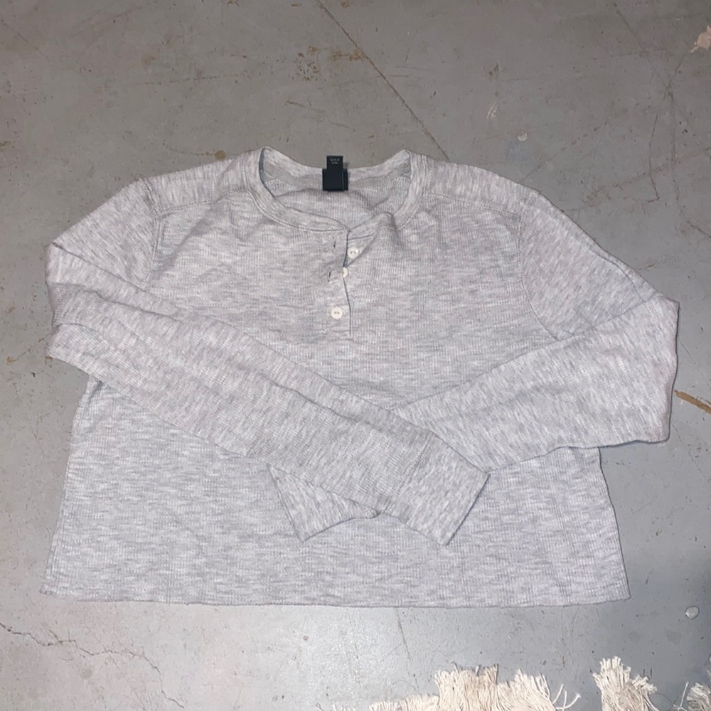 Cropped long sleeve Henley buttoned top